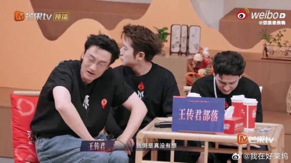 王传君为选人夹子音撒娇,向阿云嘎卖萌