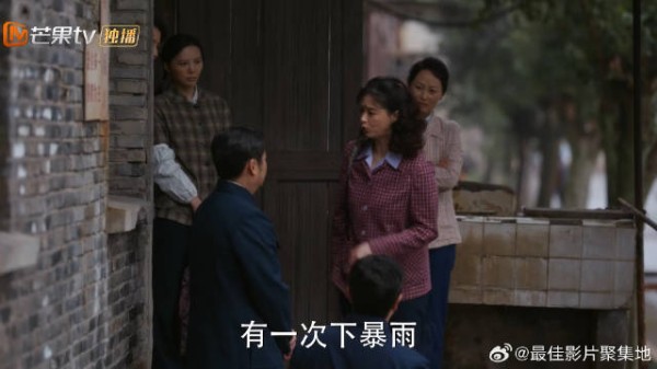 宋莹为了房子当众和科长吵架 被议论是刺头，内心委屈大哭