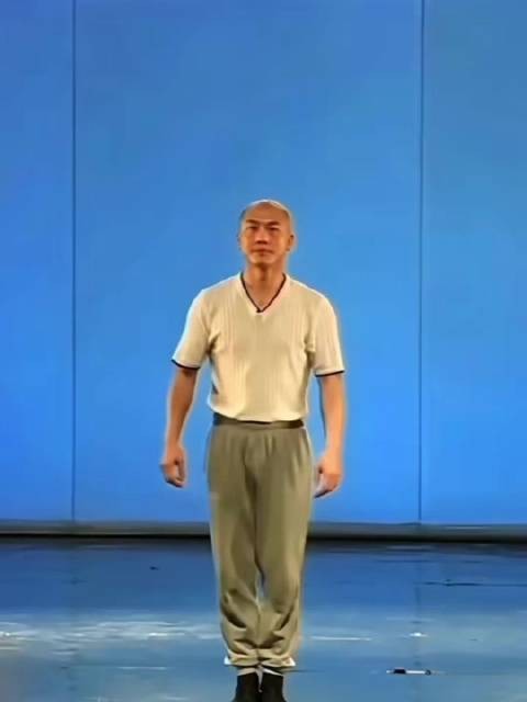 跟着恺boss@郑恺 闪的一下进入假期祝大家中秋节快乐 小郑青年
