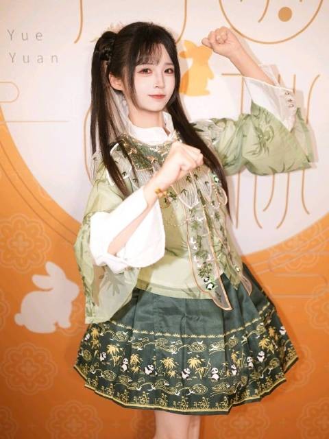 SNH48中秋古风公演,沈馨直拍《春夏秋冬》寄月宫