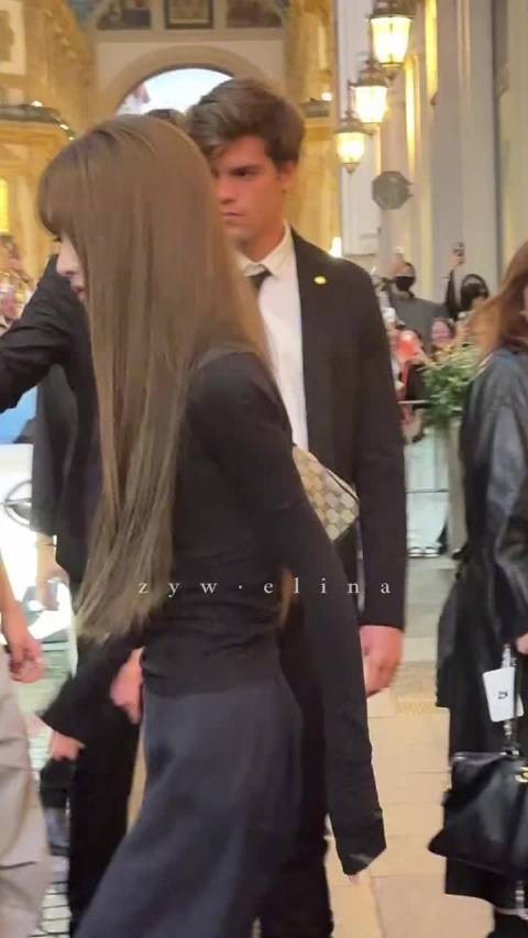哇塞,倪妮宋威龙田曦薇文淇坐一辆车去晚宴,好想加入这辆车
