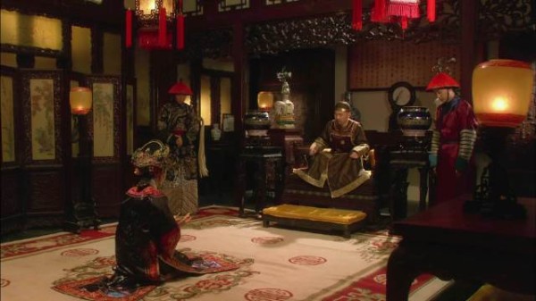甄嬛抱子尸雨中夜行，姐姐有孕爱恨难释
