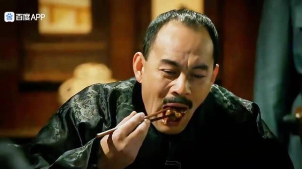 各版张作霖吃戏对比，张光北大口猪肉炖粉条，李雪健酸菜火锅贼香