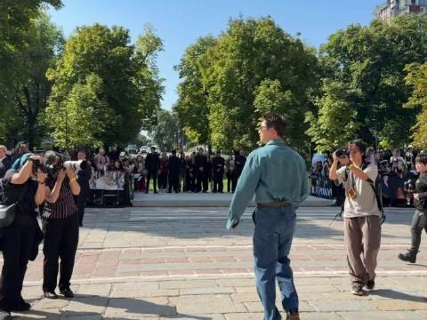严肃品鉴黄景瑜这个退场视频,提前预警14秒处的尖叫爆鸣!给外网一些中式震撼