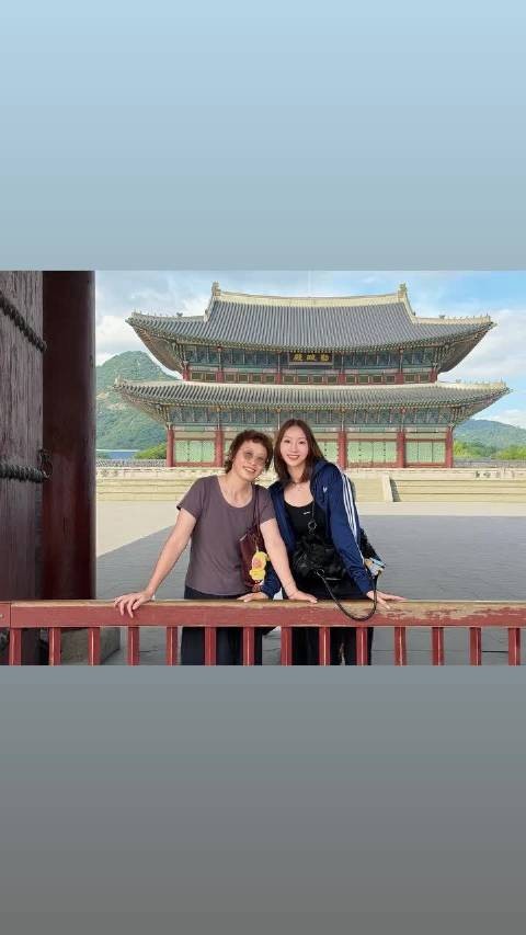 仲慧分享和妈妈的动态,是不是跟着去韩国照顾她起居?