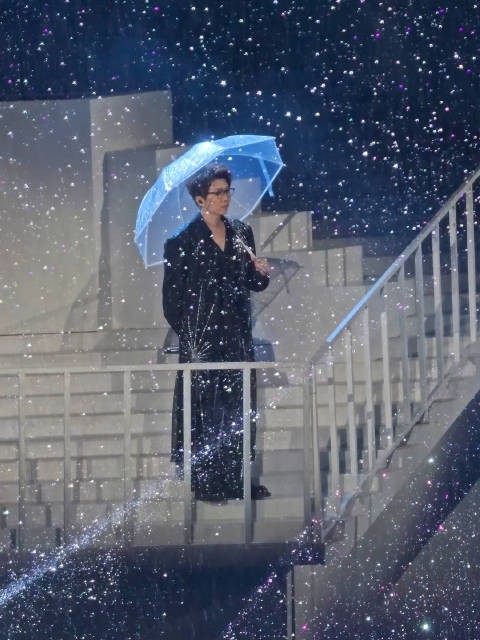 冷风又吹的时候想说 这生活会不会有点难 好应景的暴雨️