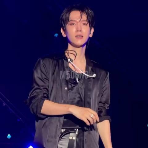 边伯贤音乐节连唱11首歌,舞台不间断