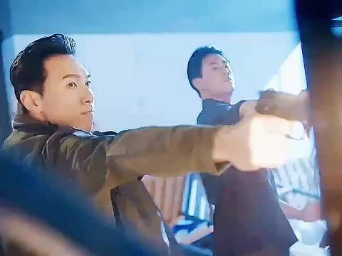 营救人质陷入僵局,队长下令正面硬刚