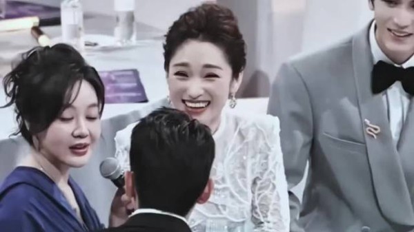 闫妮这个笑声,太有魔性了