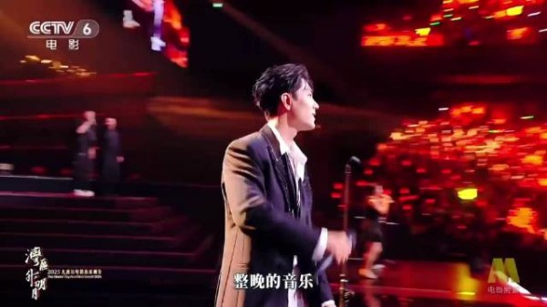 肖战的巅峰期来得又快又长! 出道十年,七年断层顶流