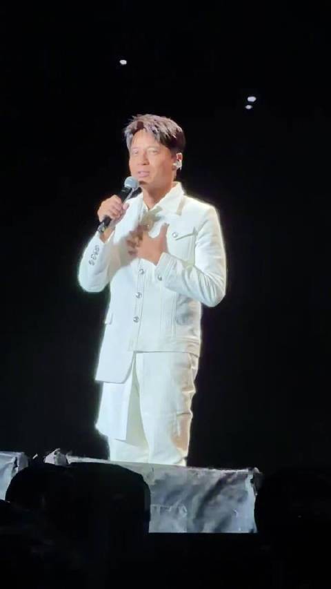 李克勤 坐了6小时的士,终于赶上 侯浪 演唱会
