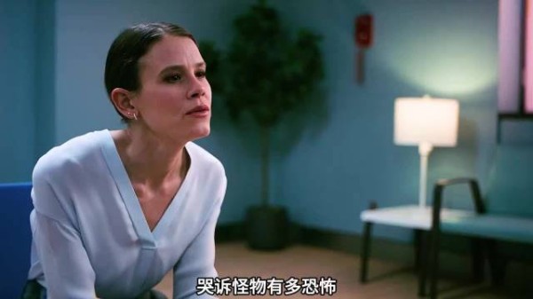 病人诡异微笑后割喉自尽,医生露丝陷入诅咒开端