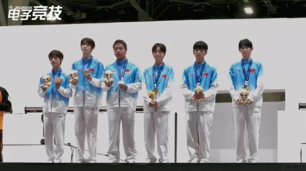 金牌颁奖正面视频! 正面机位完整记录加冕时刻