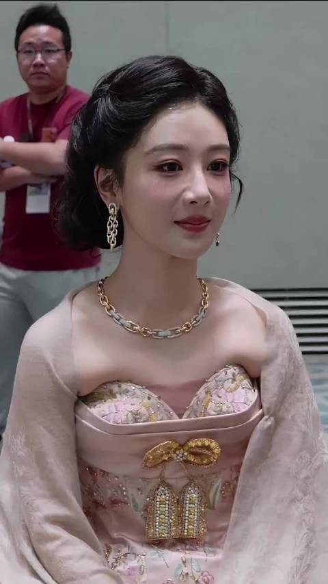 这是什么礼服，这样不痛吗