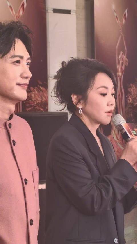 闫妮说小巷人家滋润如白开水:微醺闫妮说对演戏还挺有瘾