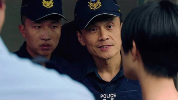 一个蠢死的男人，却有一个一直包容他的女人！