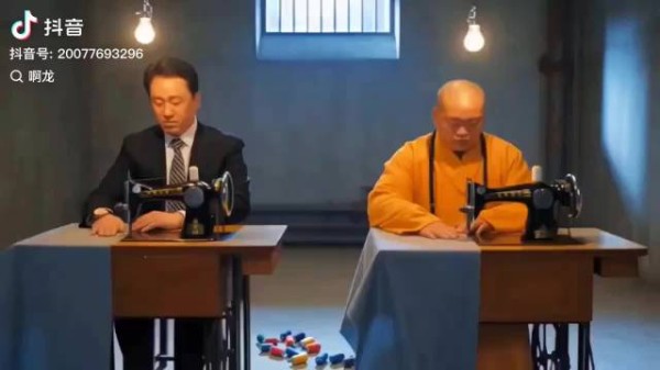 墙倒众人推,他俩都被网友玩出花来,记得当年释永信被他徒弟举报…