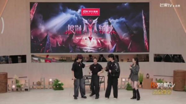 王赫野扭胯专业娴熟，私下练习引好奇