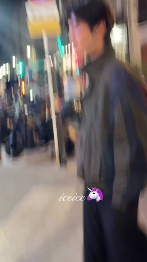 陈哲远素颜在巴黎街头散步 好松弛好帅