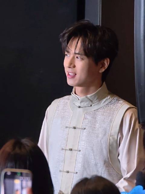 李现入场 穿了戏服哎