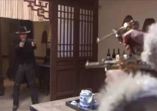 燕双鹰和沈七七展开厮杀！