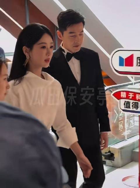 进场了杨紫 黑长直女神来的!好美!