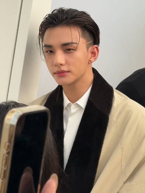 帅炸!黄铉辰Hyunjin暴帅亮相巴黎时装周DIOR大秀!