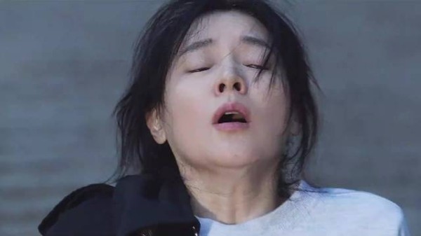 为了报复出轨的妻子，他干了一件所有男人都不敢干的事