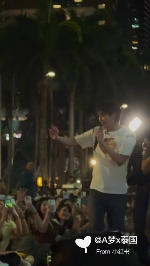 Billkin生日直播点名互动看点十足