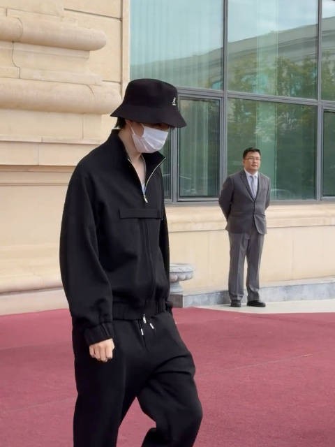 王俊凯一看就身体健康 抗冻体质谁不羡慕