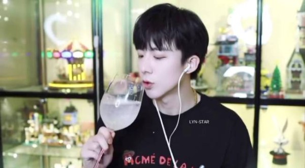 网友放雪碧加BGM无声，按罐头笑声也无音