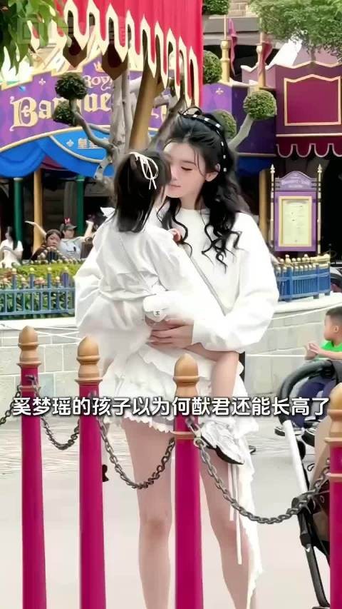 奚梦瑶儿子称何猷君需再长大才能与妈妈同高