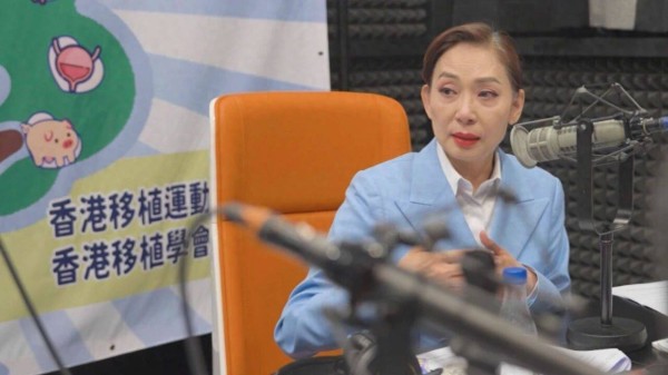 香港知名女歌手罕谈坎坷童年!10岁照顾患癌母,14岁经历人生打击