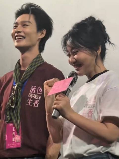 《活色生香》路演柯淳发言闫妮侧耳倾听同框互动