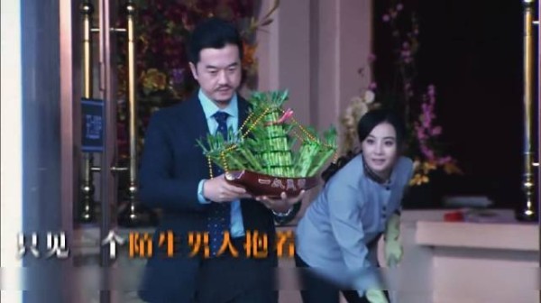 保洁大姐拦下偷摆件的男子，谁知对方竟是公司董事长，人生彻底反转