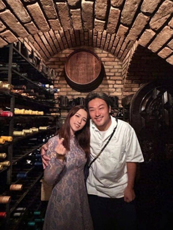 恭喜!香港知名女星结婚10周年,自己竟忘了纪念日,老公主动提醒