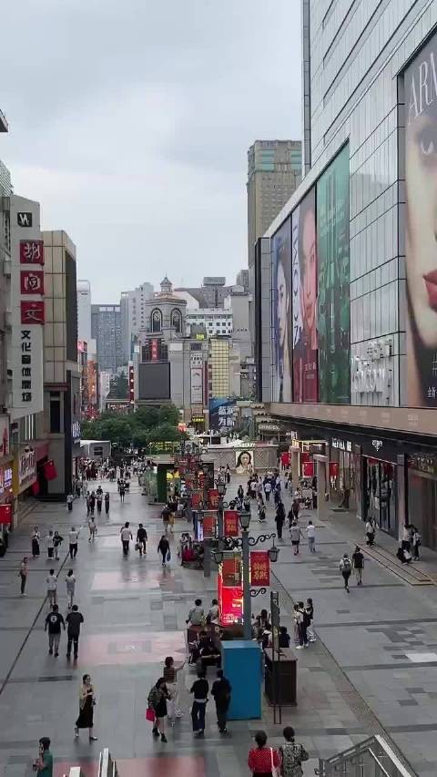 张凌赫GUCCI BEAUTY线下大地广 国内唯一古驰双线大使排面
