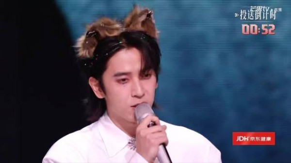 陈若轩又站上公演月台,还调侃自己有几次公演就站过几次月台…