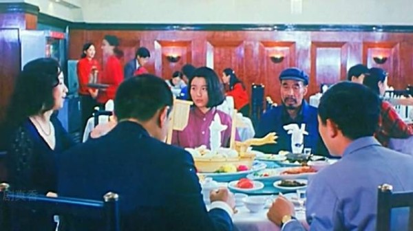 一顿饭抵20年工资,支书低头跪求当年被自己赶走的仇人回乡
