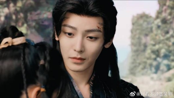 少女与妖王共命,悬崖嬉戏如游乐园