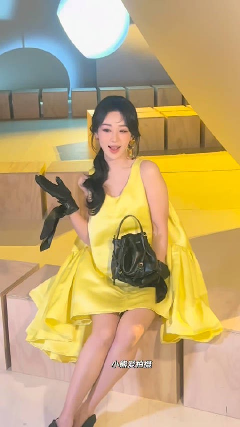 花仙子造型 明媚大气的发言人