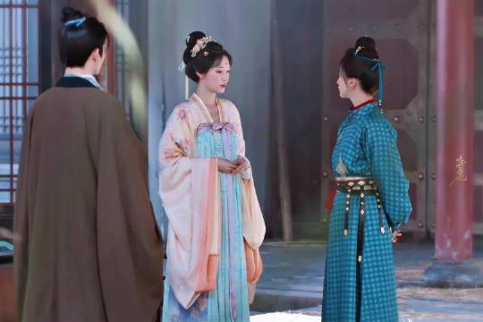 孟大人你还回来吃饭吗?我们馥之还在家等着呢