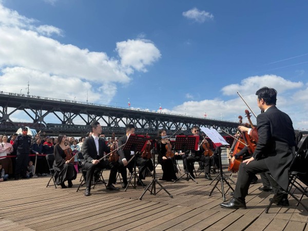 武汉“长江实景音乐会”国庆开演,市民游客点赞:音乐会听得人意犹未尽