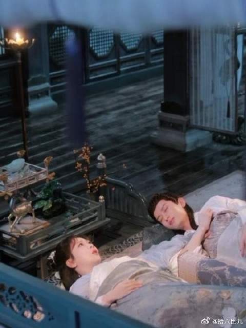 颜淡应渊同床而眠！