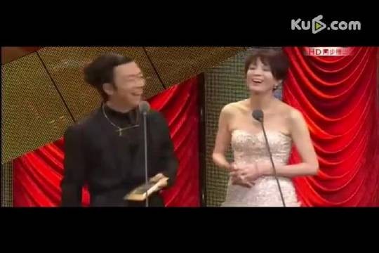 黄渤金马奖被调侃穿睡衣，高情商回应