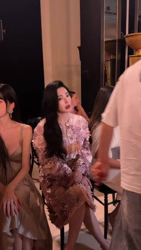 巴黎时装周看张雨绮,明艳大美女的气质真的很难被复刻