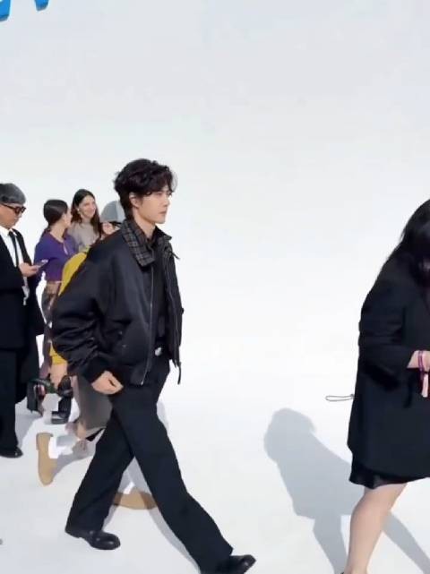 扑面而来的巨星味，不信有人能忍住不当王一博梦女
