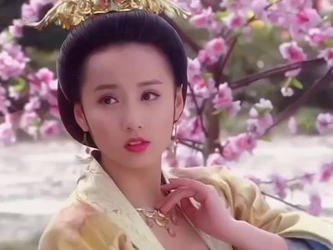 宠妃怀上龙胎,贵妃却强行灌藏红花,关键时刻皇上来了
