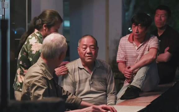 男子写错字被岳父家祠堂批斗,遭诬陷乙肝逼自扇耳光