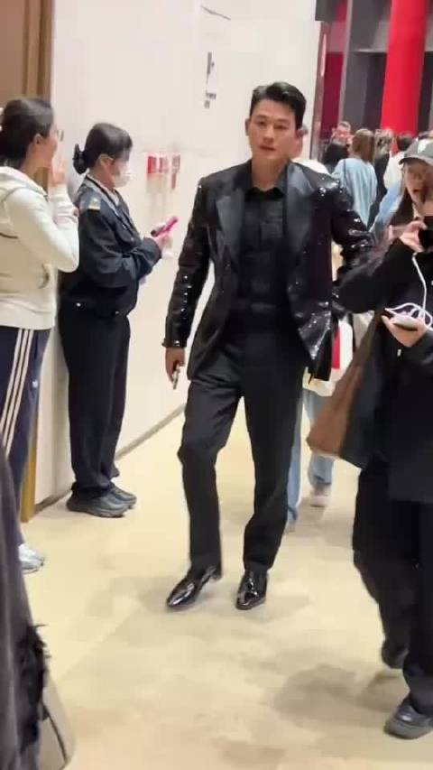 这竟然是欧豪?完了,我只认识寸头的他